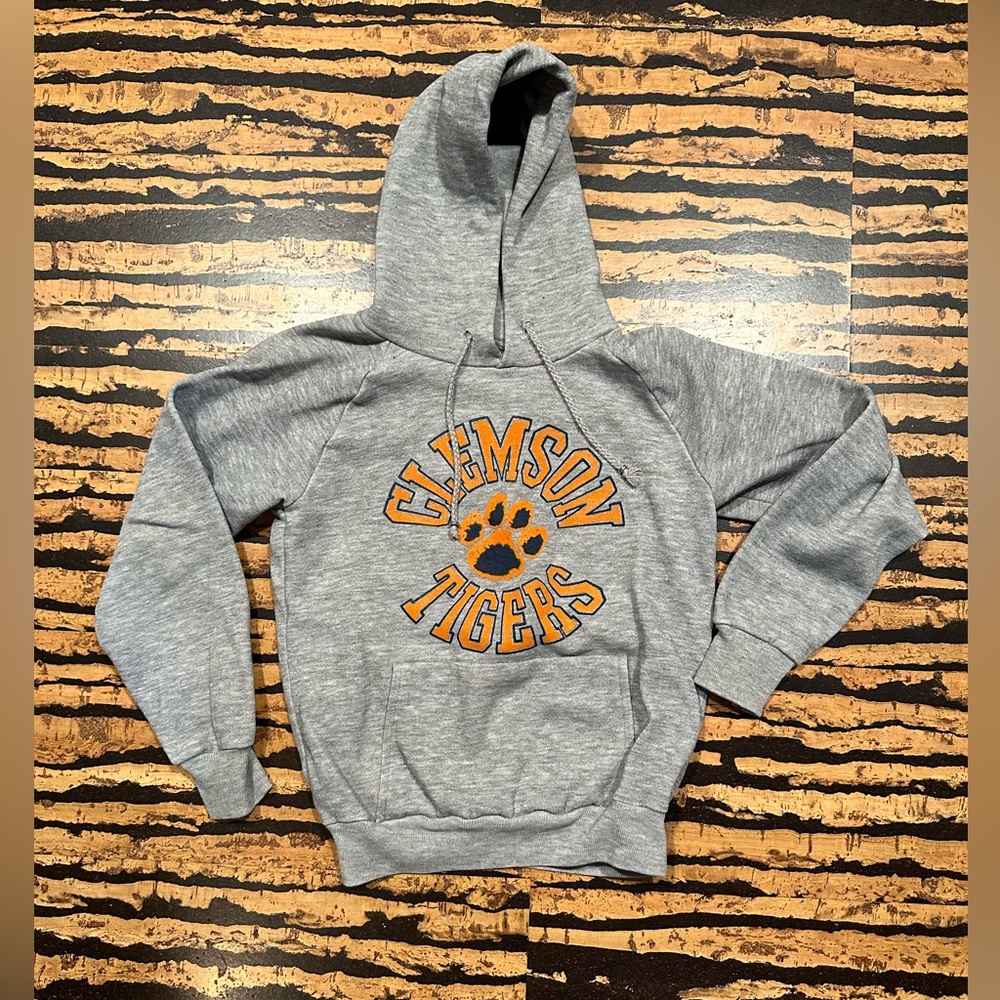 LAST DAY 
SHOP CLOSING 
Vintage Clemson tigers hoodie